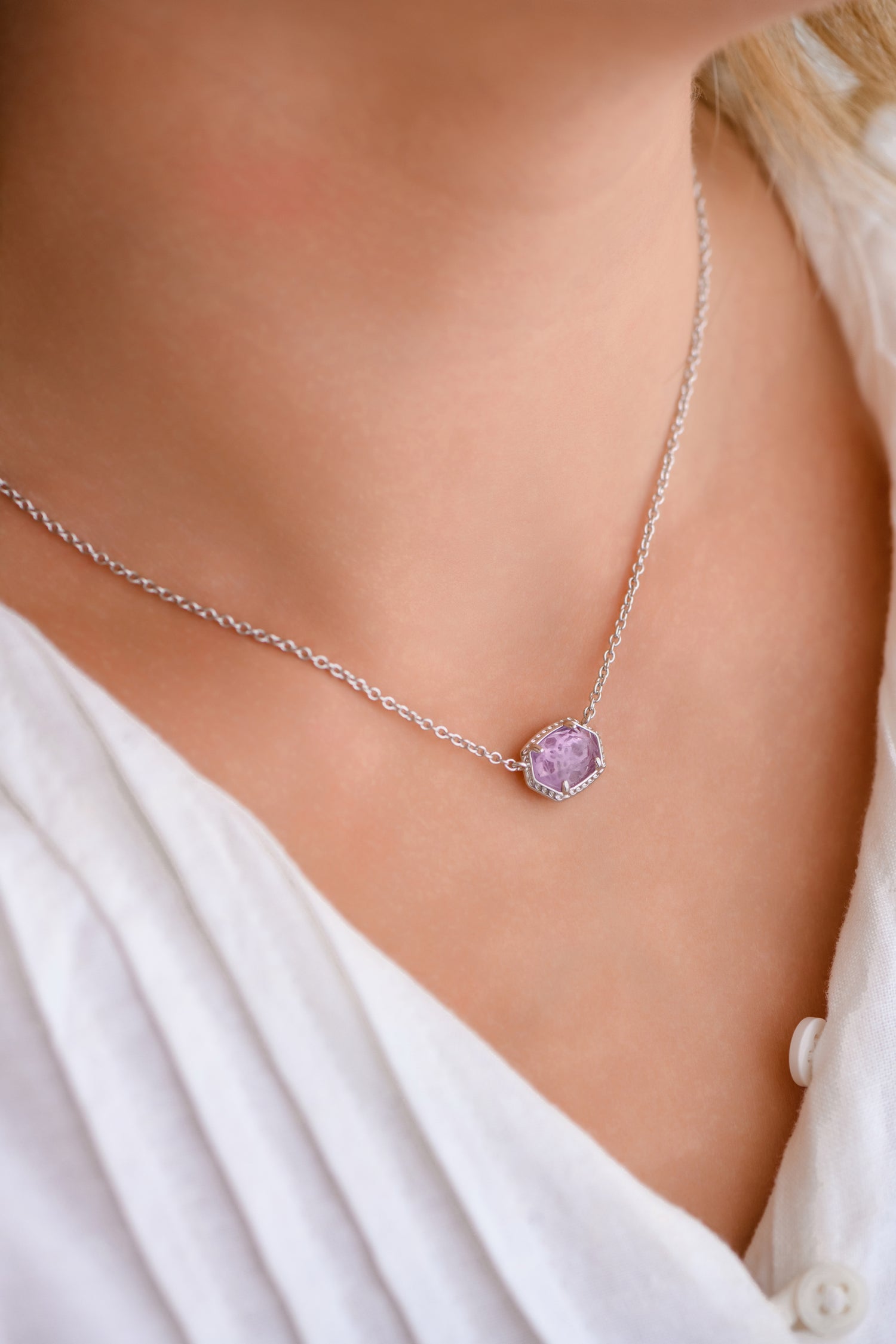 Daphne Frame Short Pendant Necklace Silver Purple Amethyst